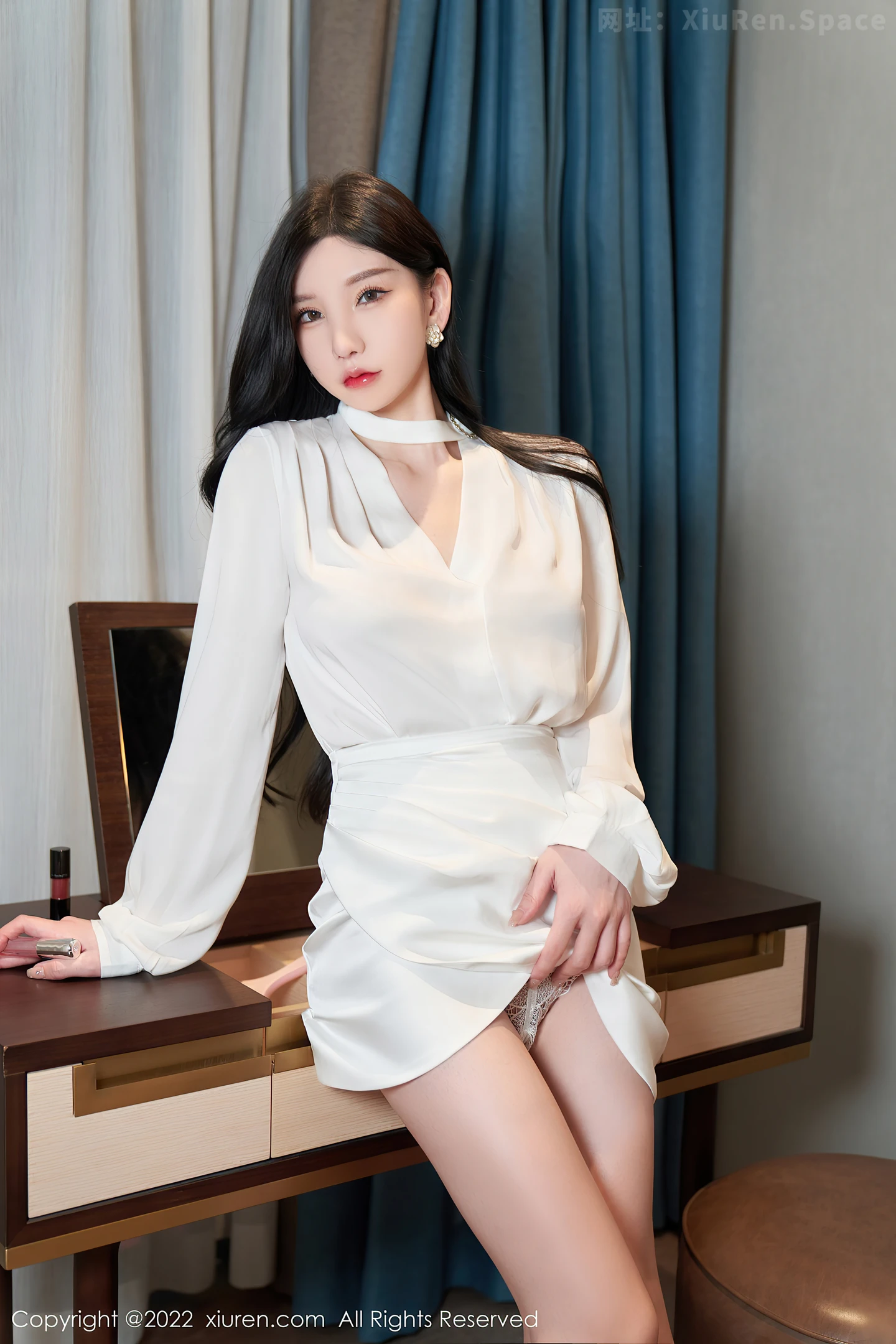 图片[2]-[XiuRen秀人网] VOL.5381 女神周于希Sally私房简约白色服半脱露蕾丝内裤秀翘臀诱惑写真77P-秀人网官方网站